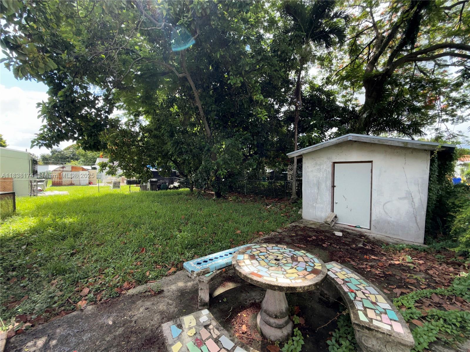 794 NW 44th St