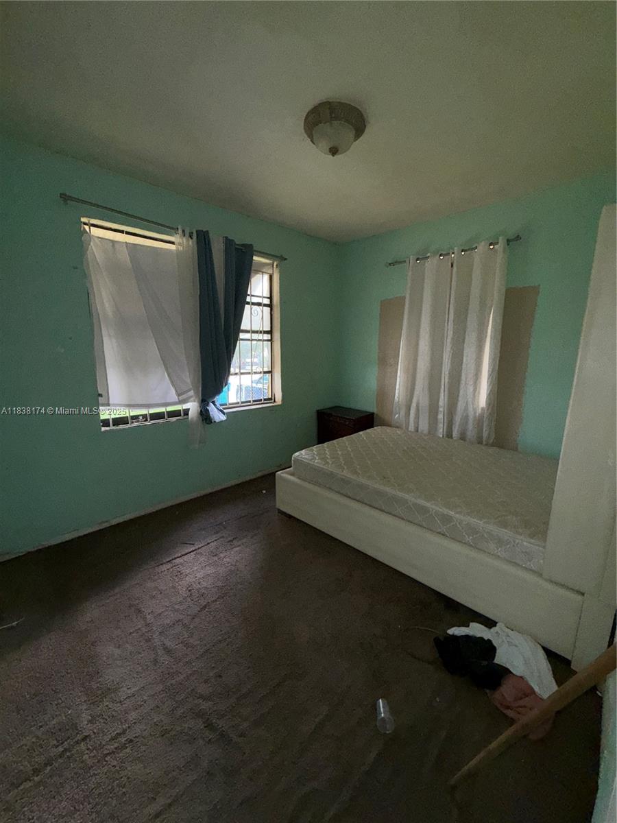 794 NW 44th St