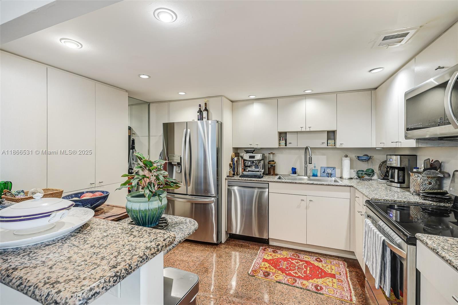 2 Grove Isle Dr # B1603