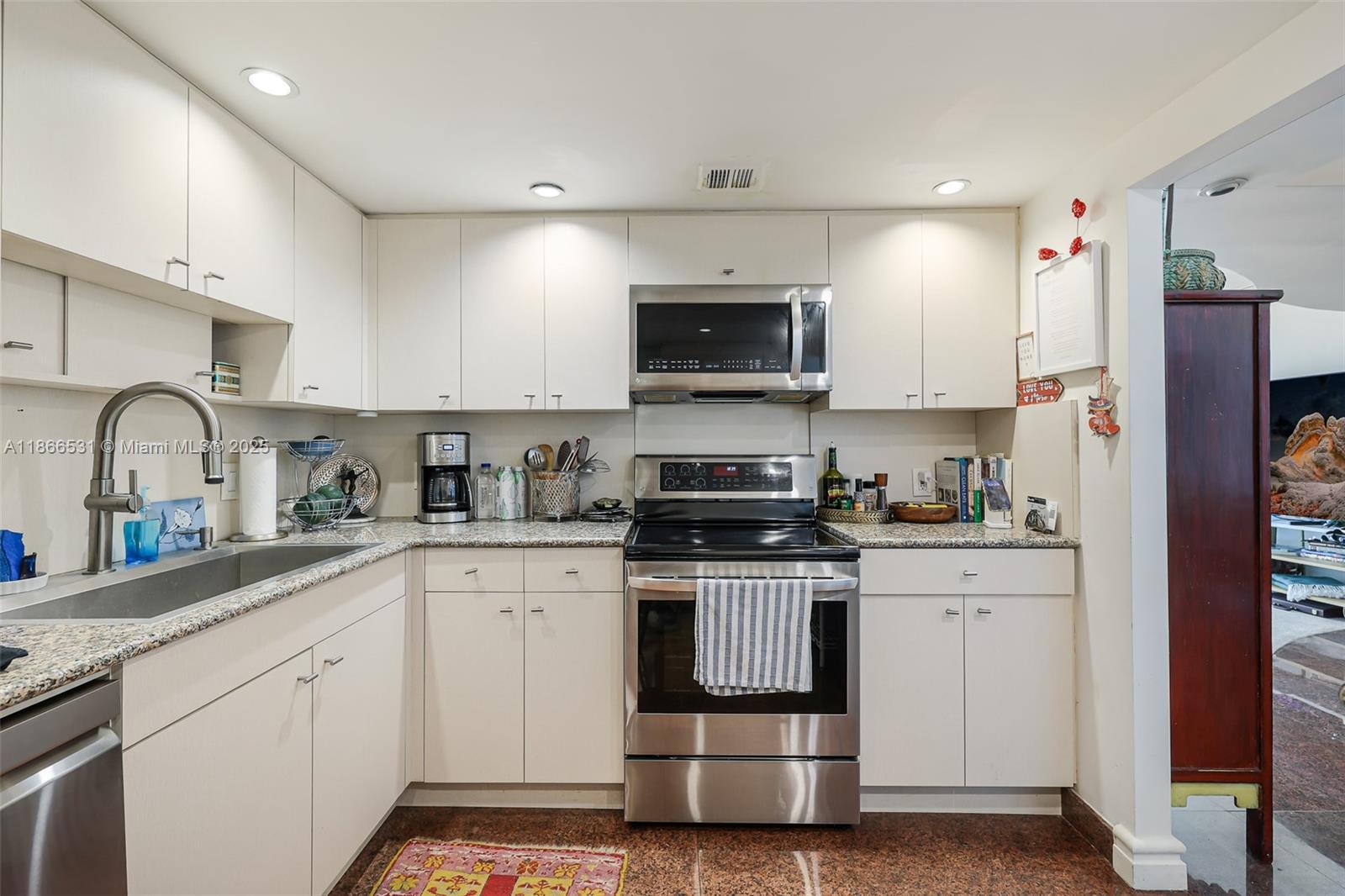 2 Grove Isle Dr # B1603