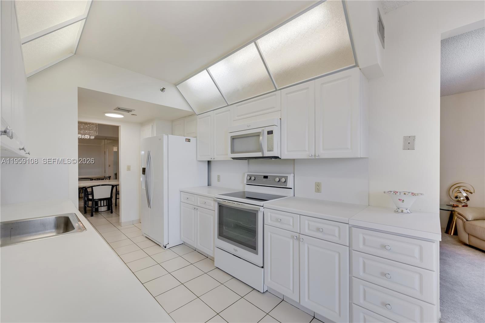 20281 E Country Club Dr # M6