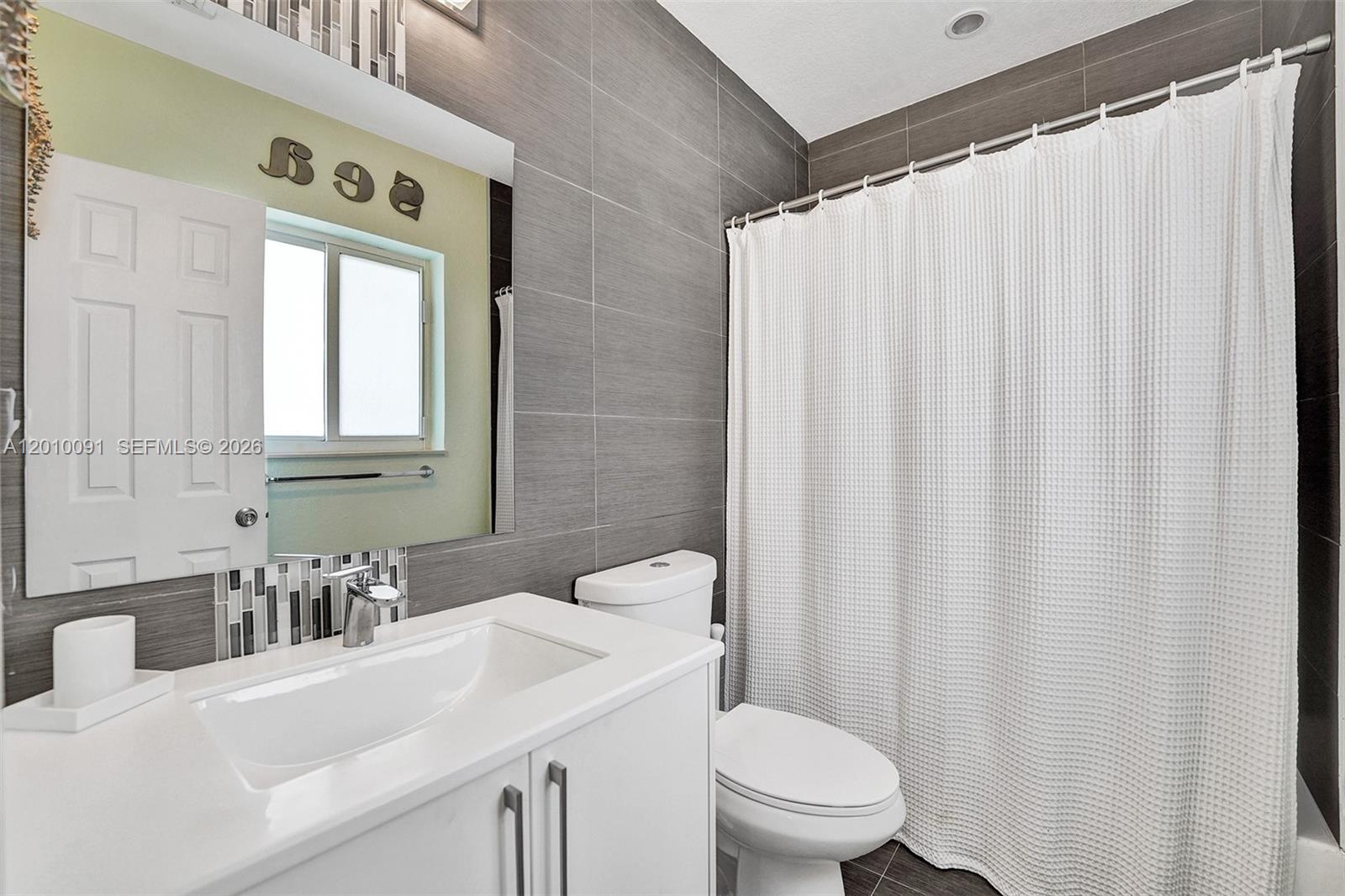 1146 NE 17th Ter # 1146