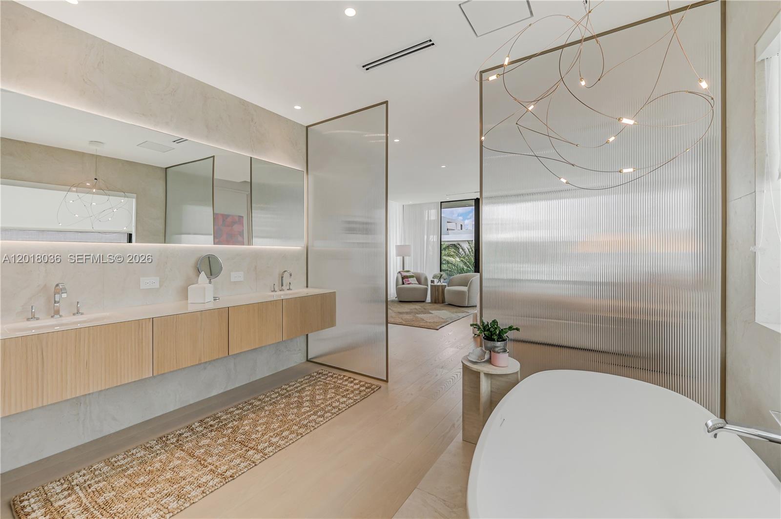 1092 N Venetian Dr