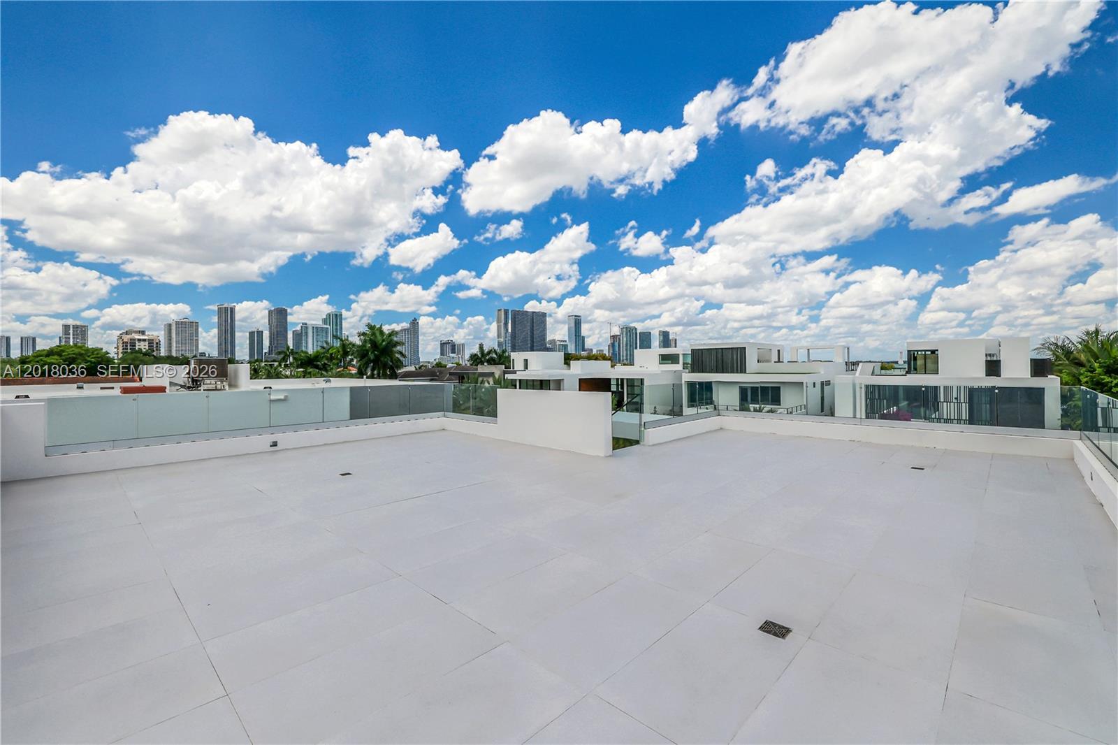 1092 N Venetian Dr