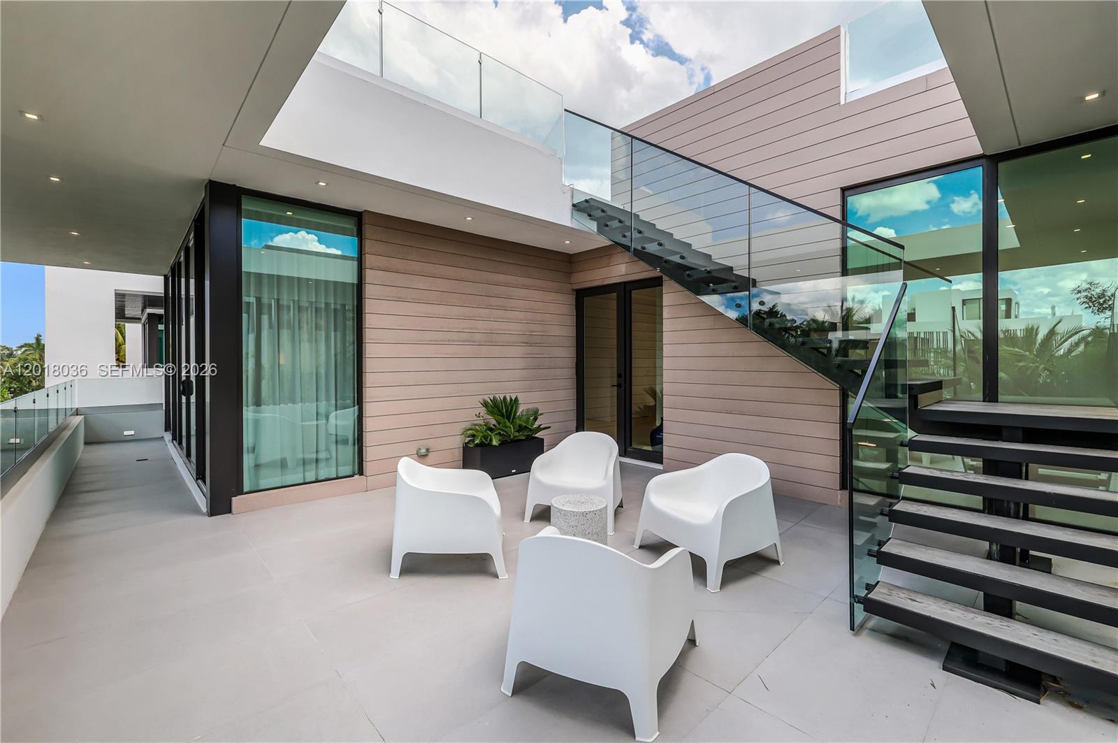 1092 N Venetian Dr