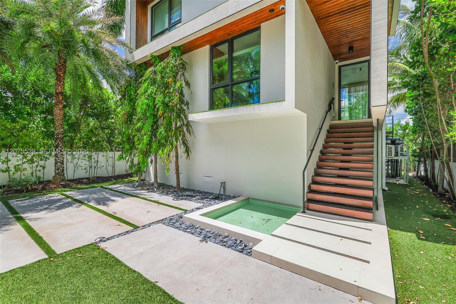 288 Palm Ave