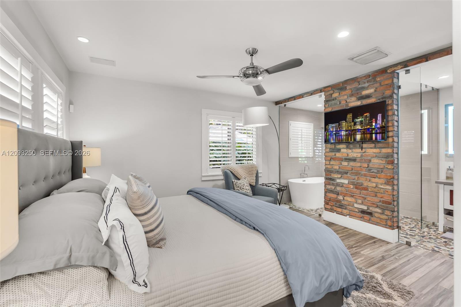 700 Vilabella Ave