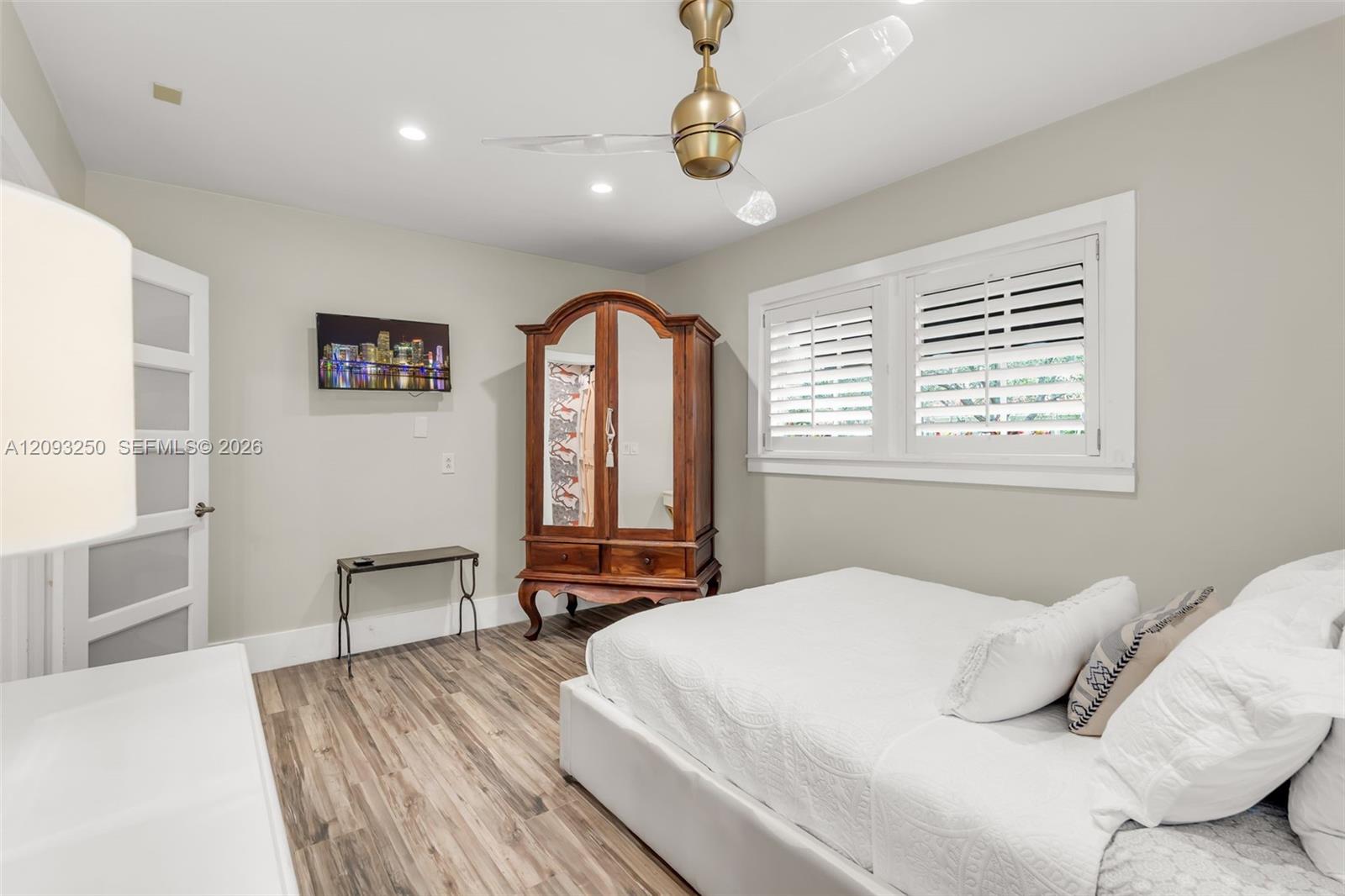 700 Vilabella Ave