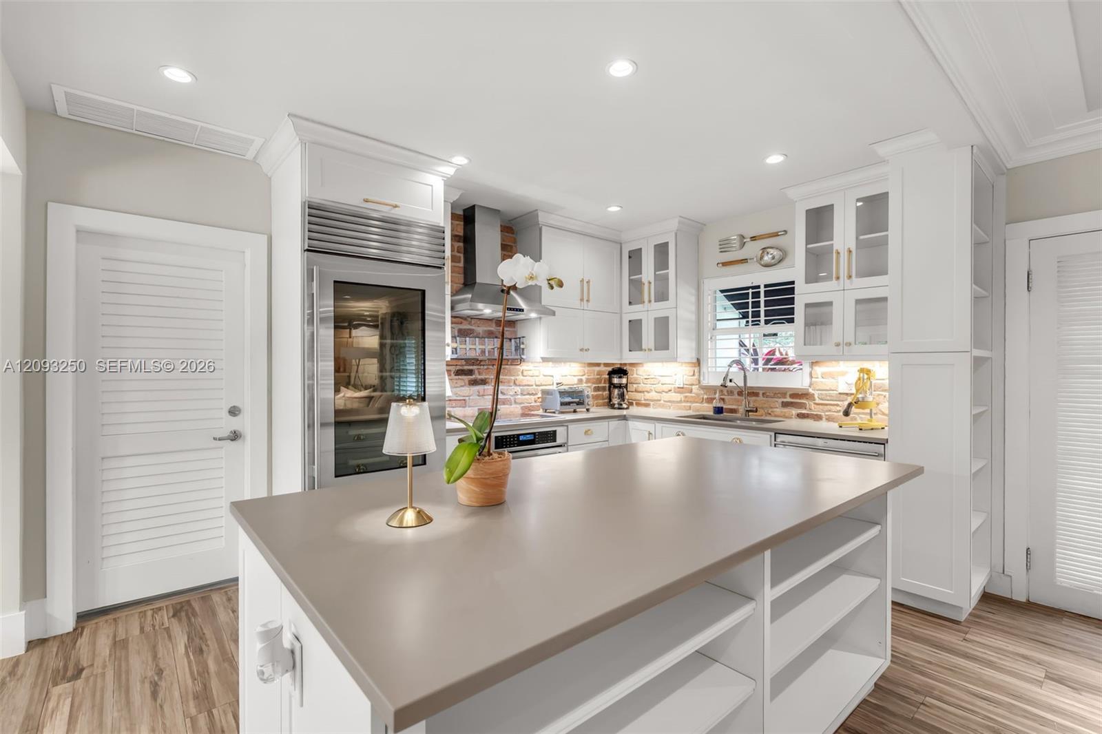 700 Vilabella Ave