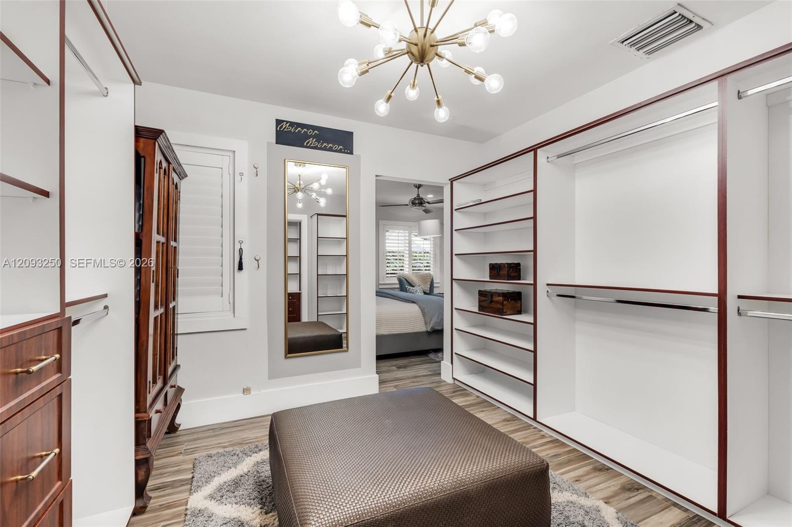 700 Vilabella Ave