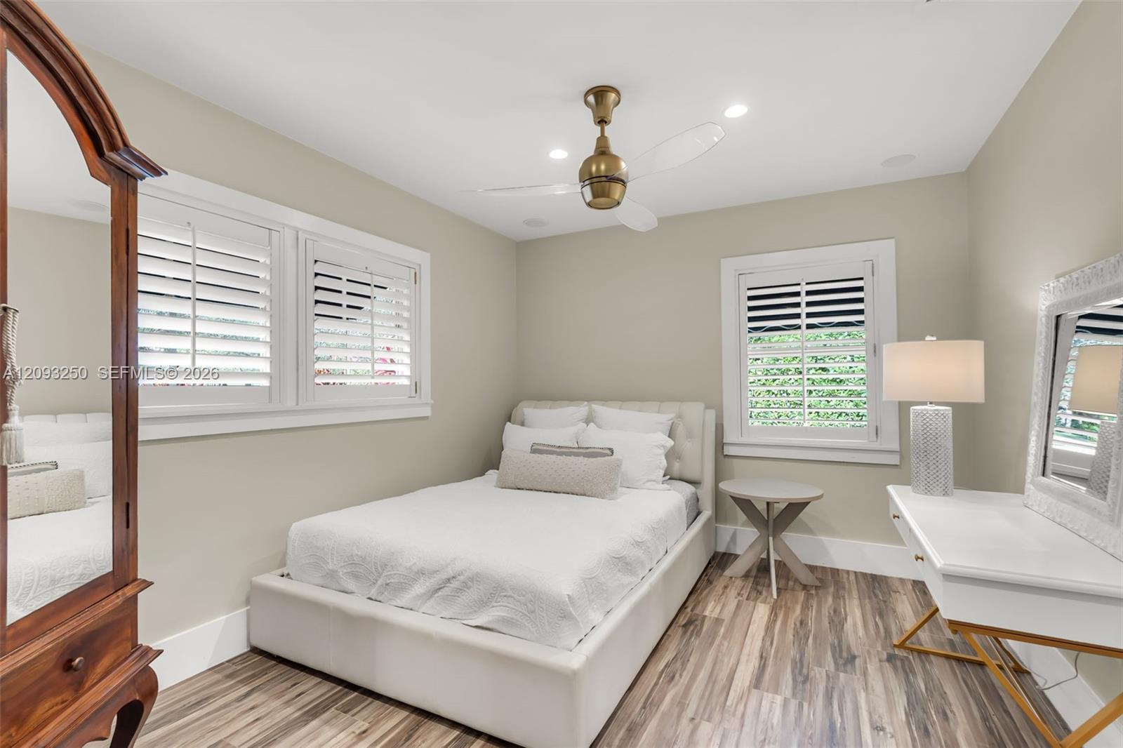 700 Vilabella Ave
