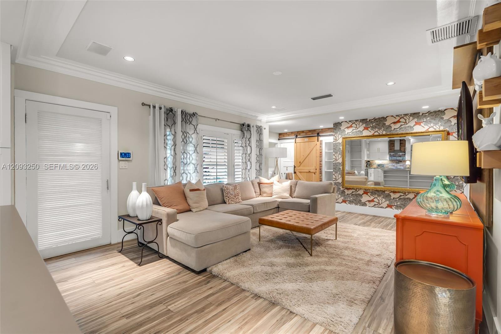 700 Vilabella Ave