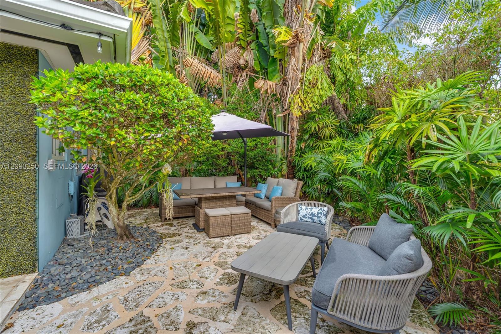 700 Vilabella Ave