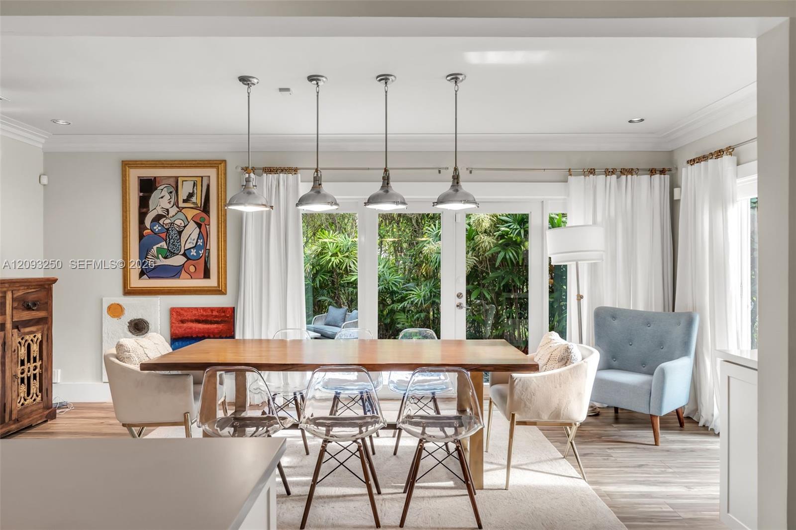 700 Vilabella Ave