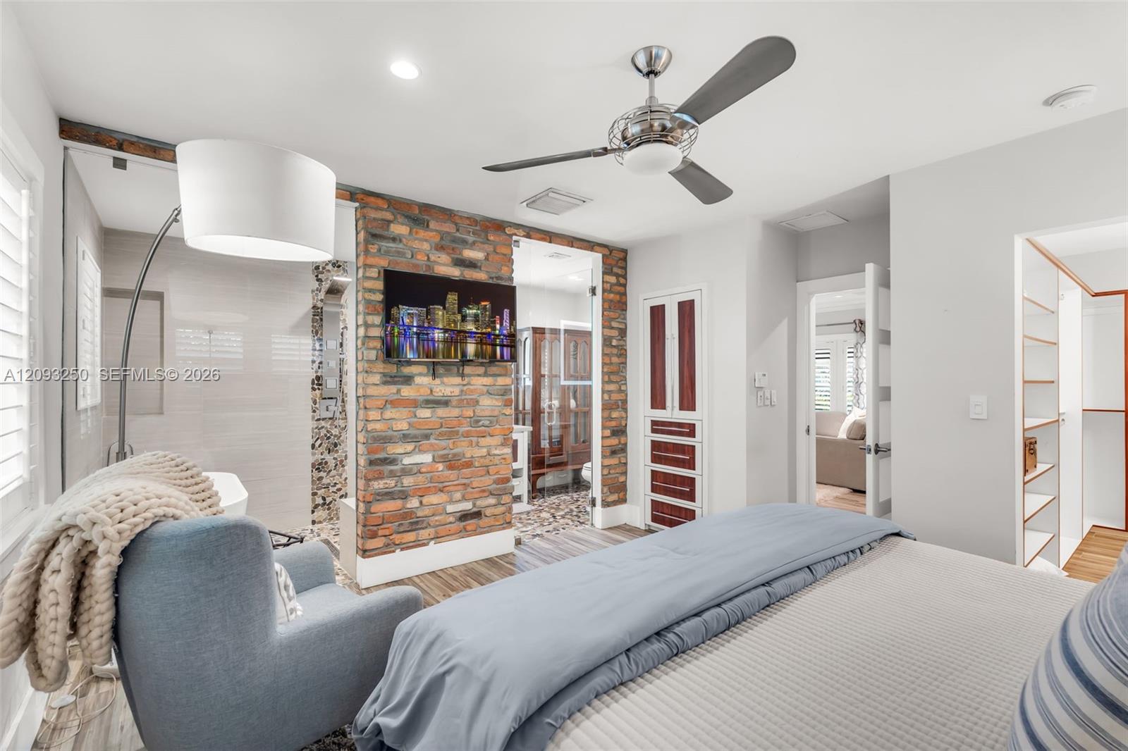 700 Vilabella Ave