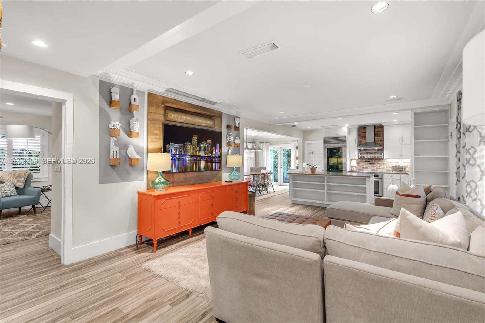 700 Vilabella Ave