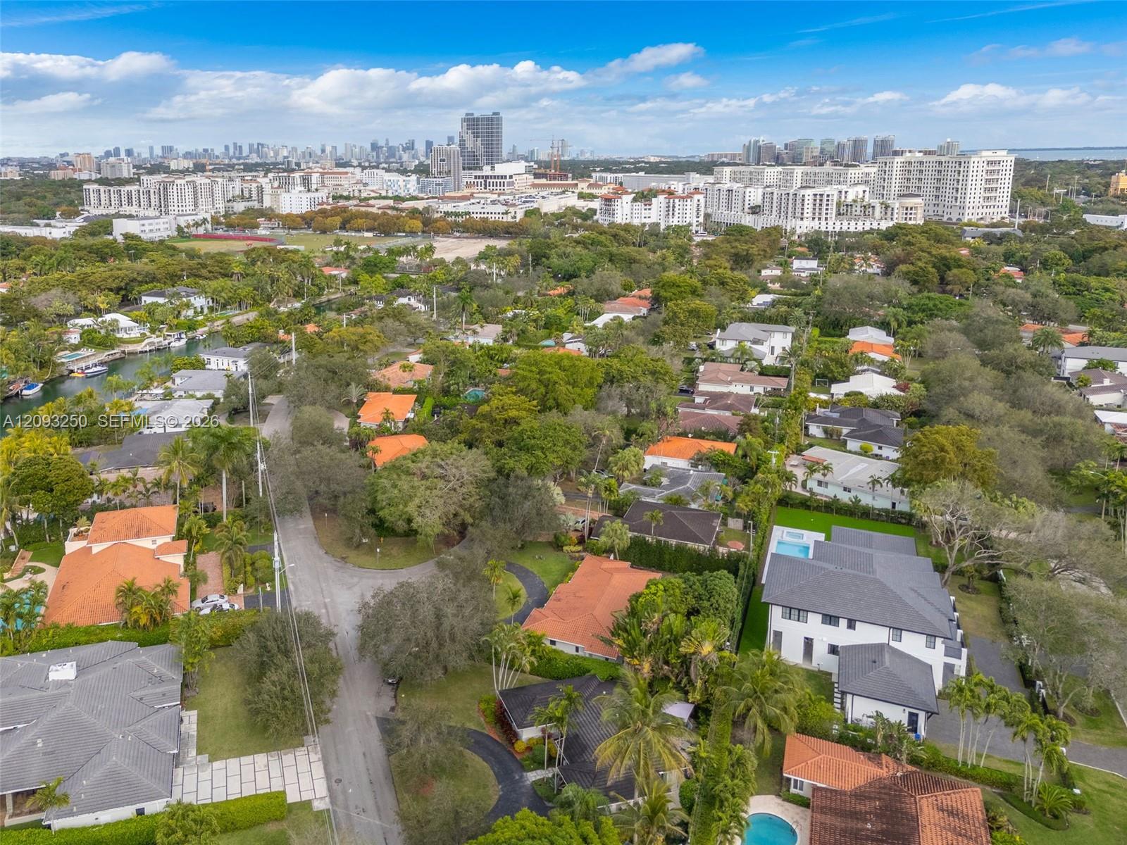 700 Vilabella Ave
