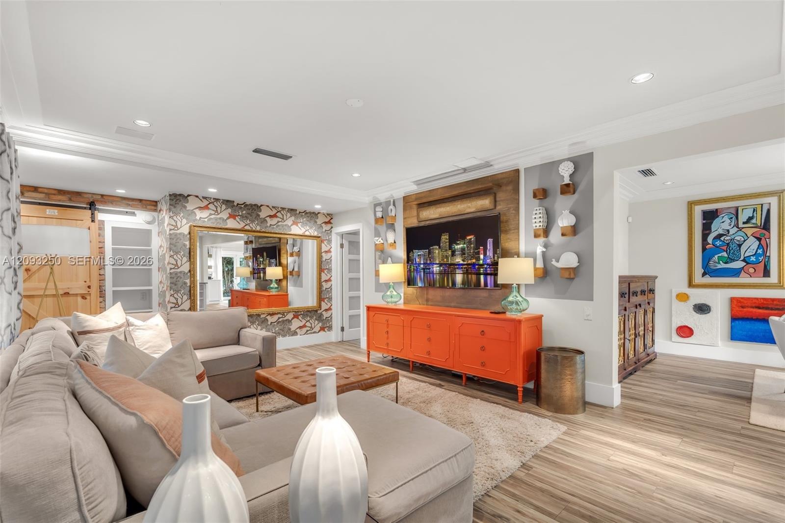 700 Vilabella Ave