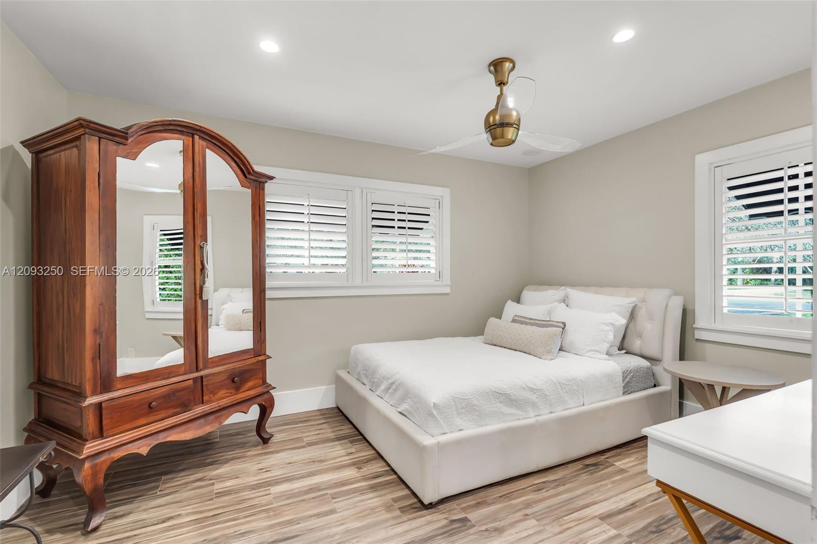 700 Vilabella Ave