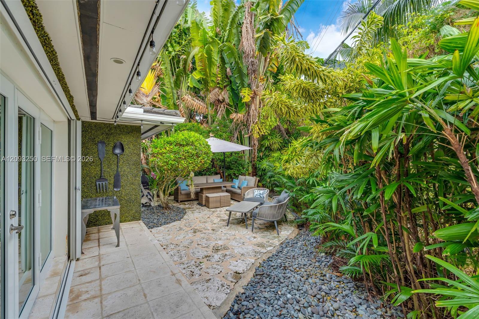 700 Vilabella Ave