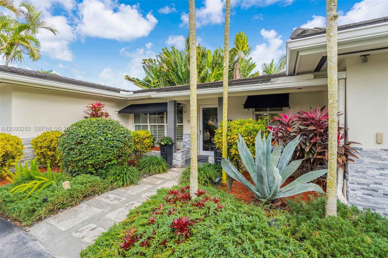 700 Vilabella Ave