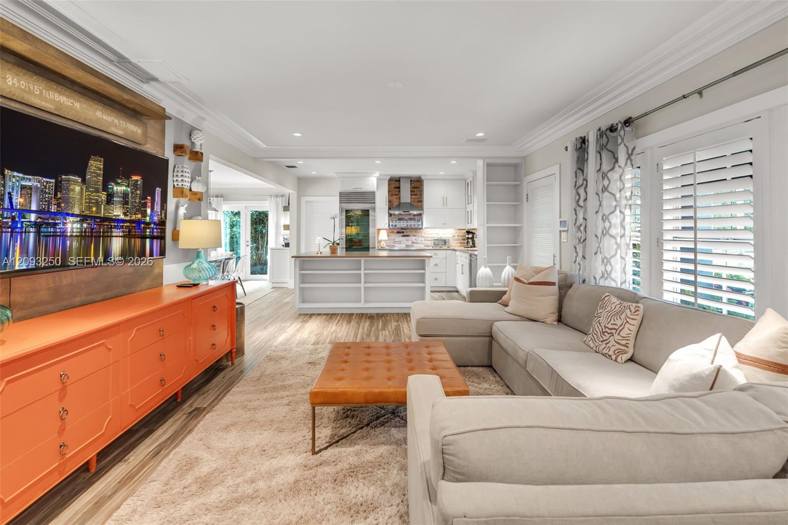 700 Vilabella Ave