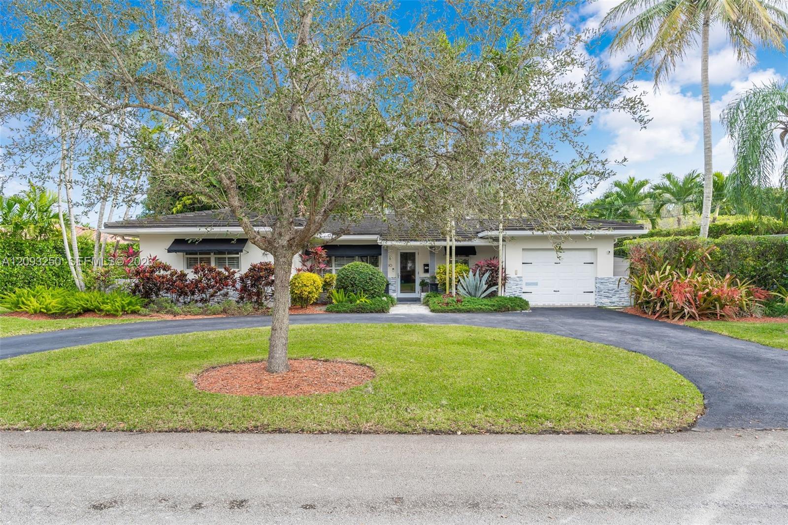 700 Vilabella Ave