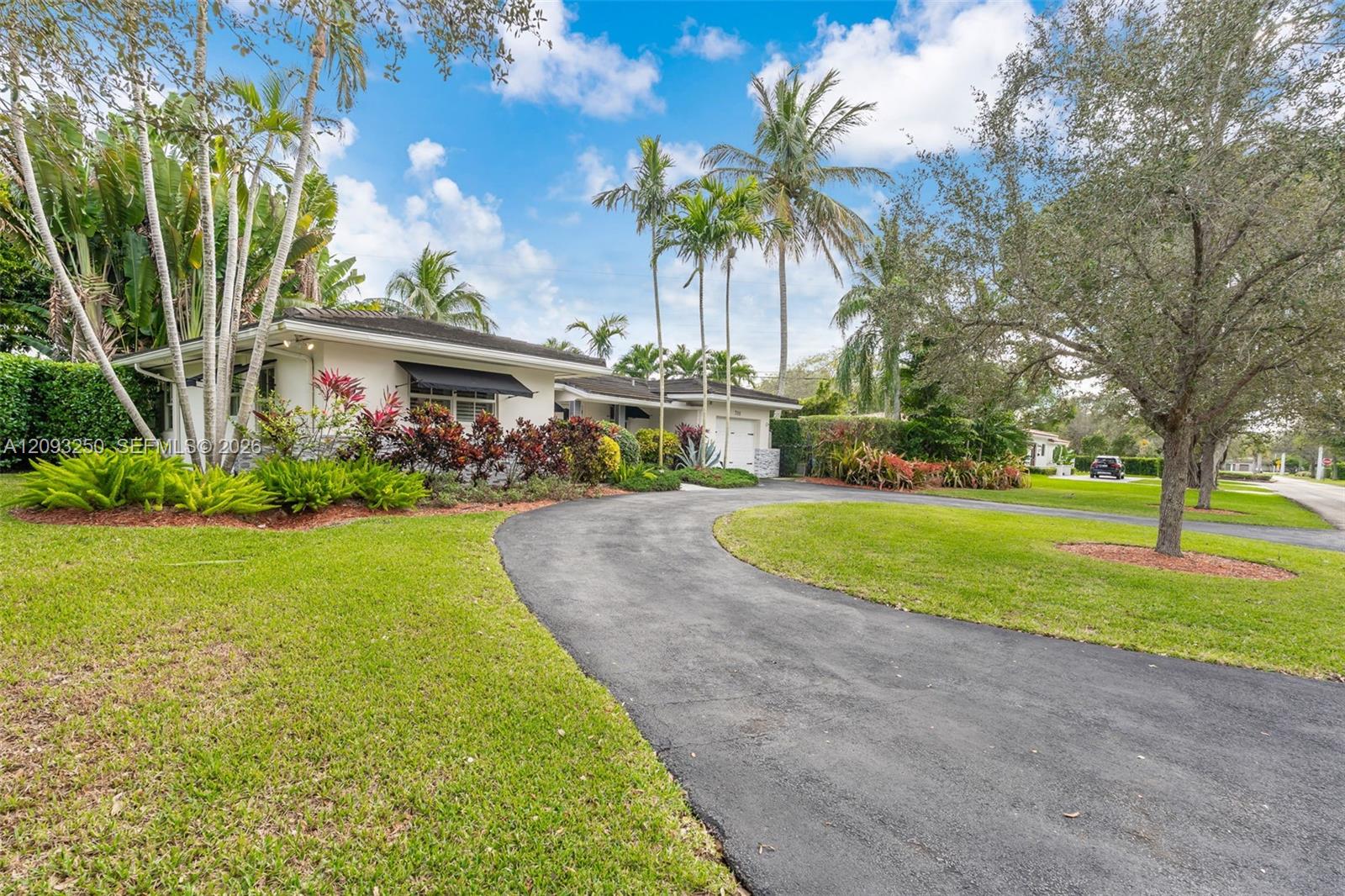 700 Vilabella Ave