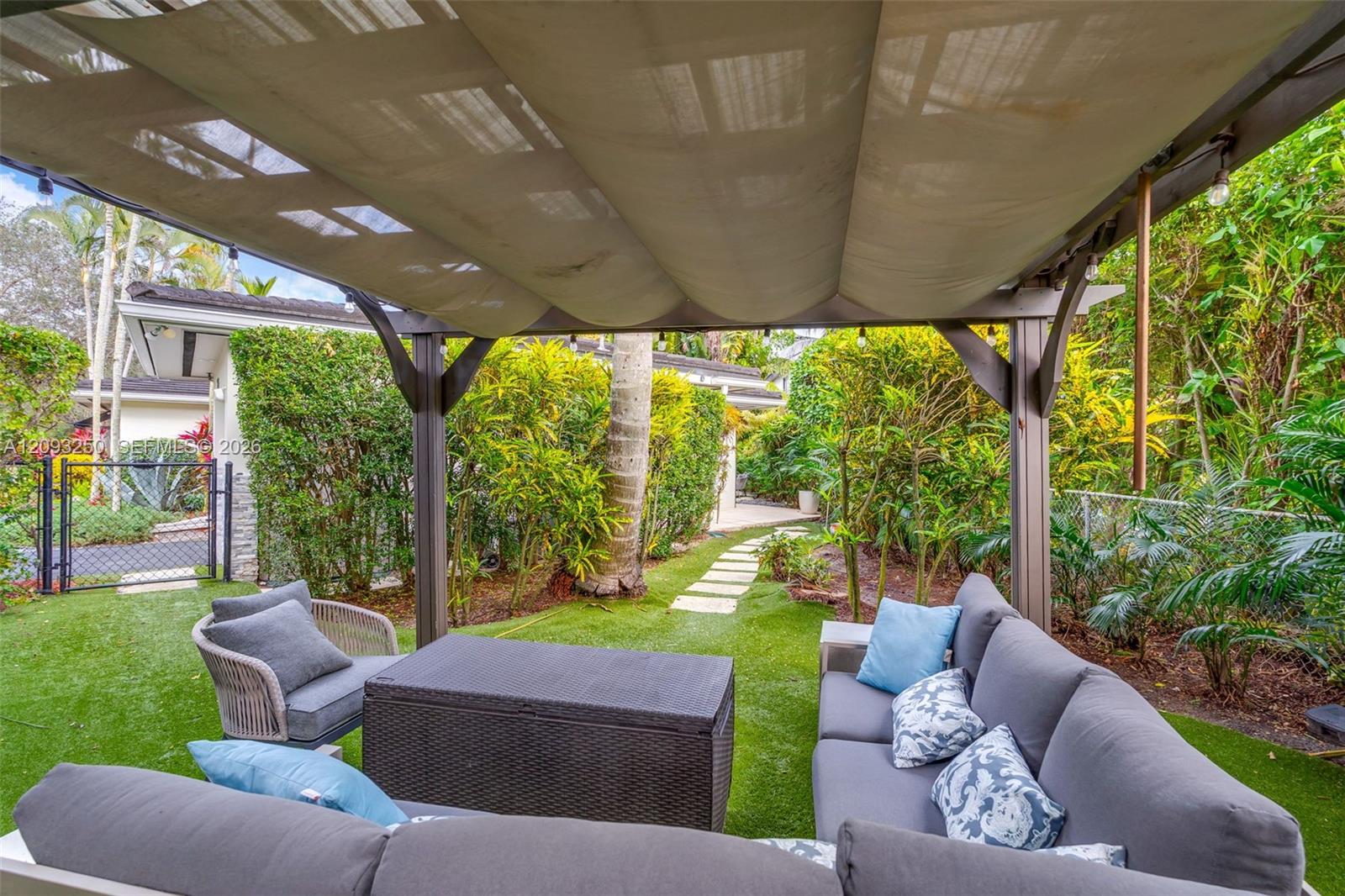 700 Vilabella Ave