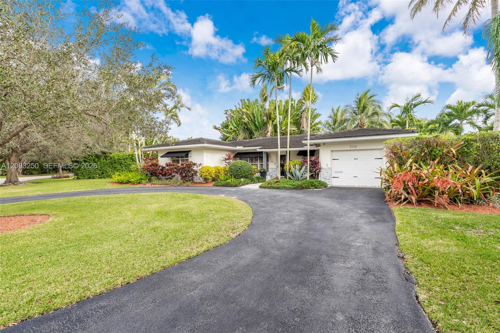 700 Vilabella Ave