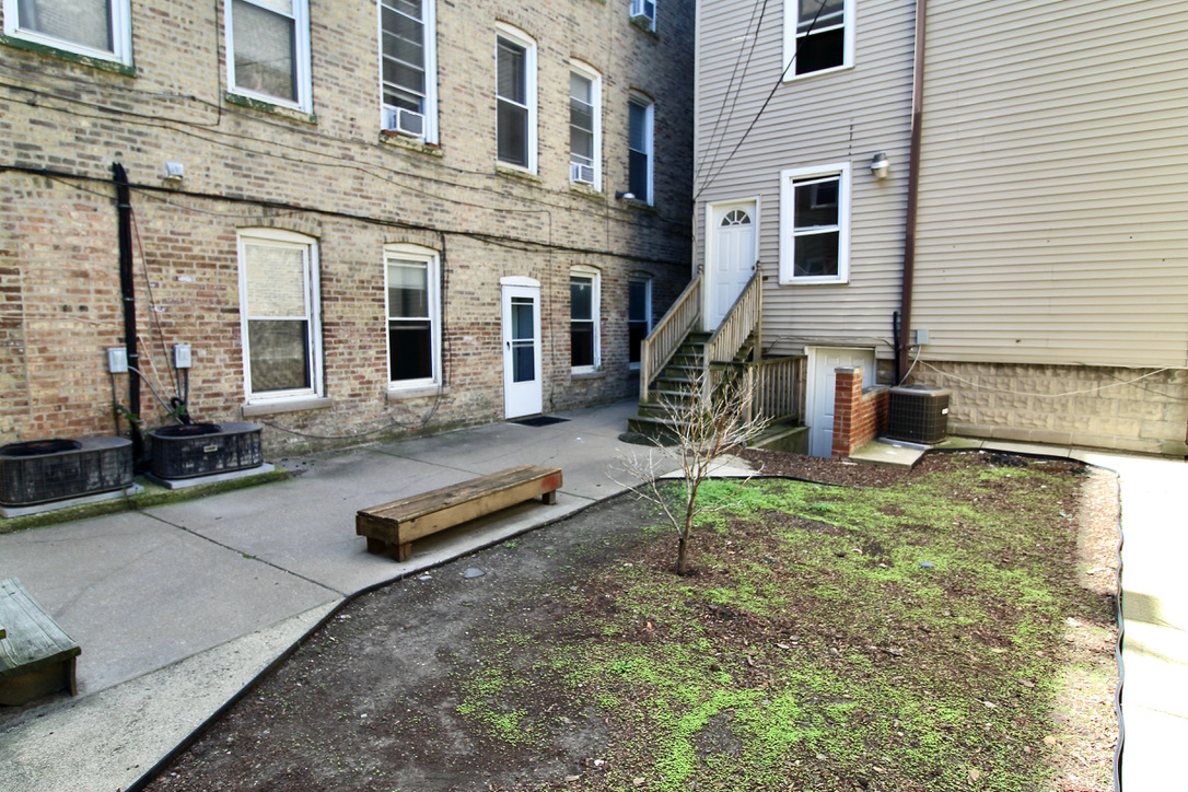 1709 S RACINE Avenue Unit: 1R
