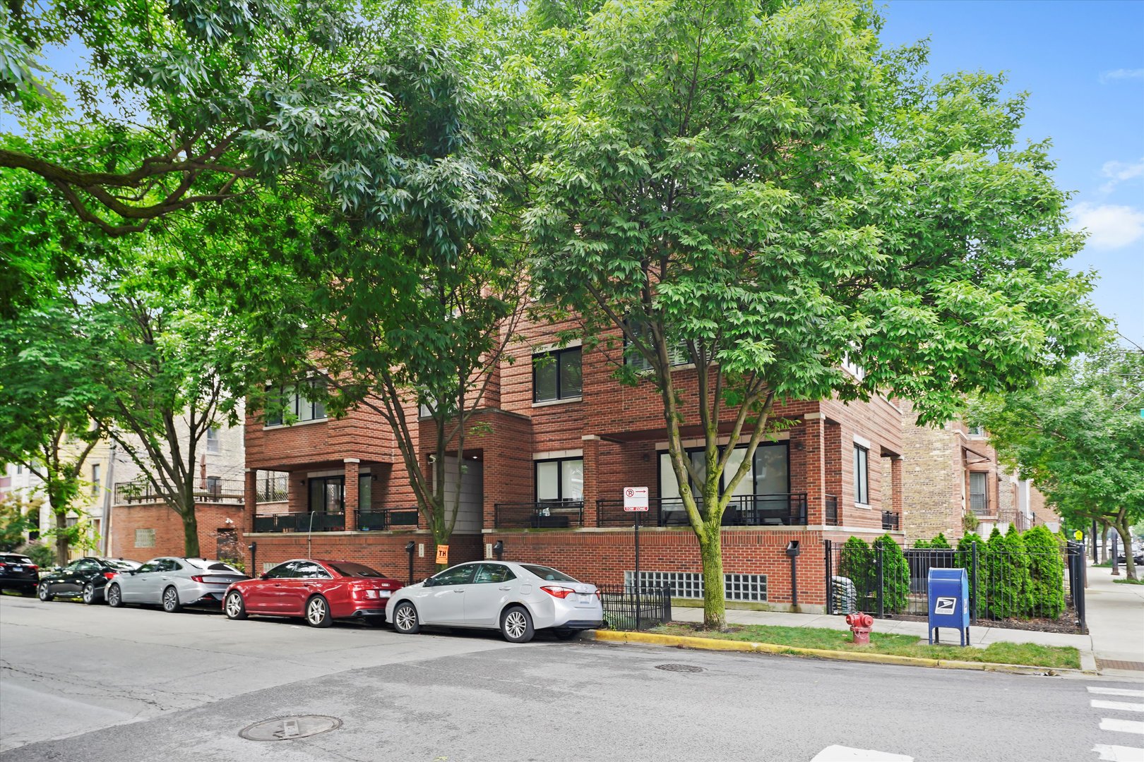 1952 N Honore Street Unit: 2