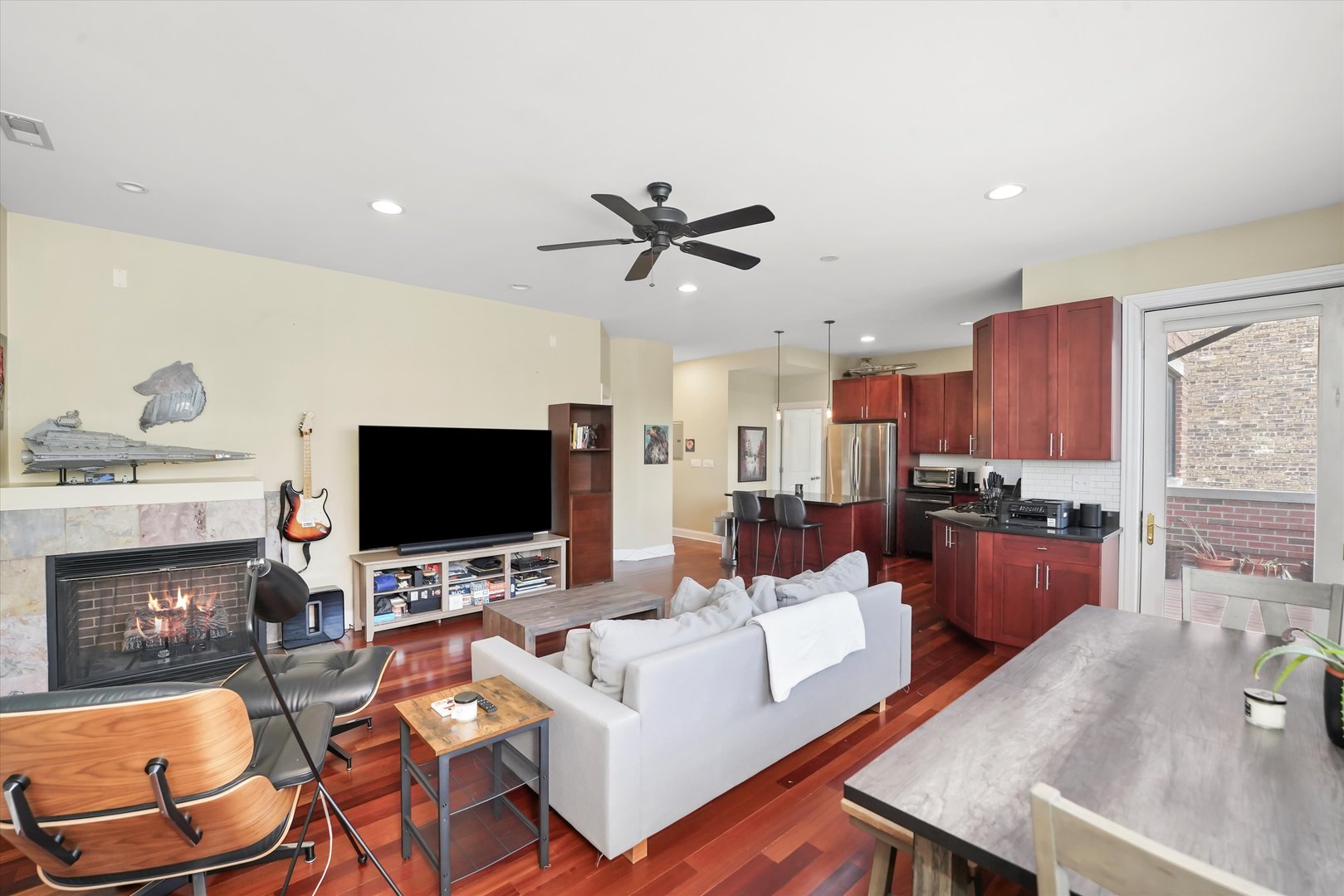 1952 N Honore Street Unit: 2