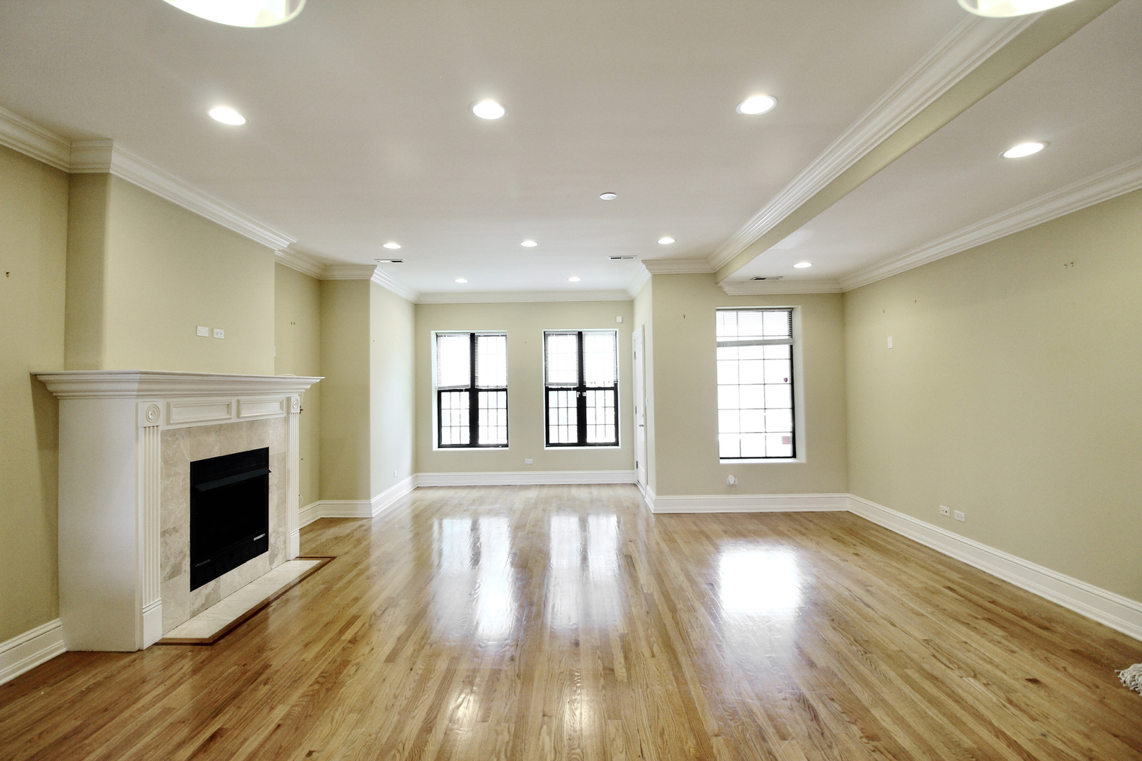 5528 S INDIANA Avenue Unit: 2