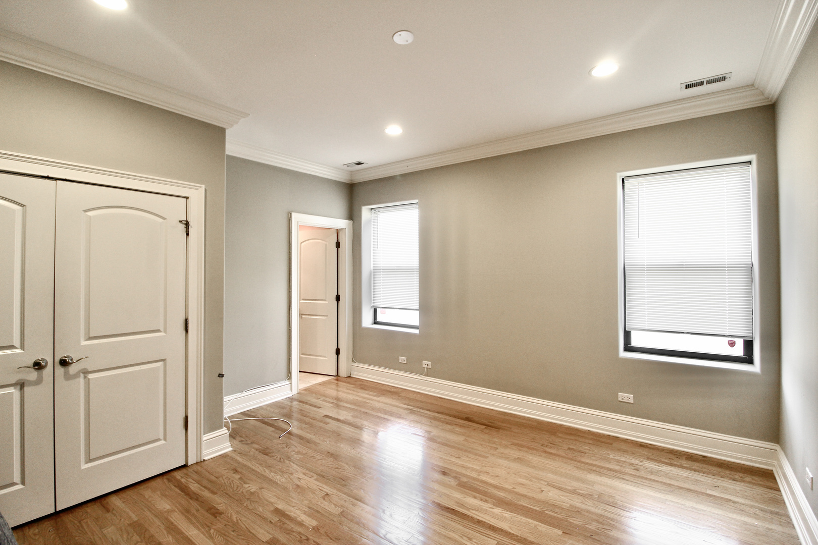 5528 S INDIANA Avenue Unit: 2