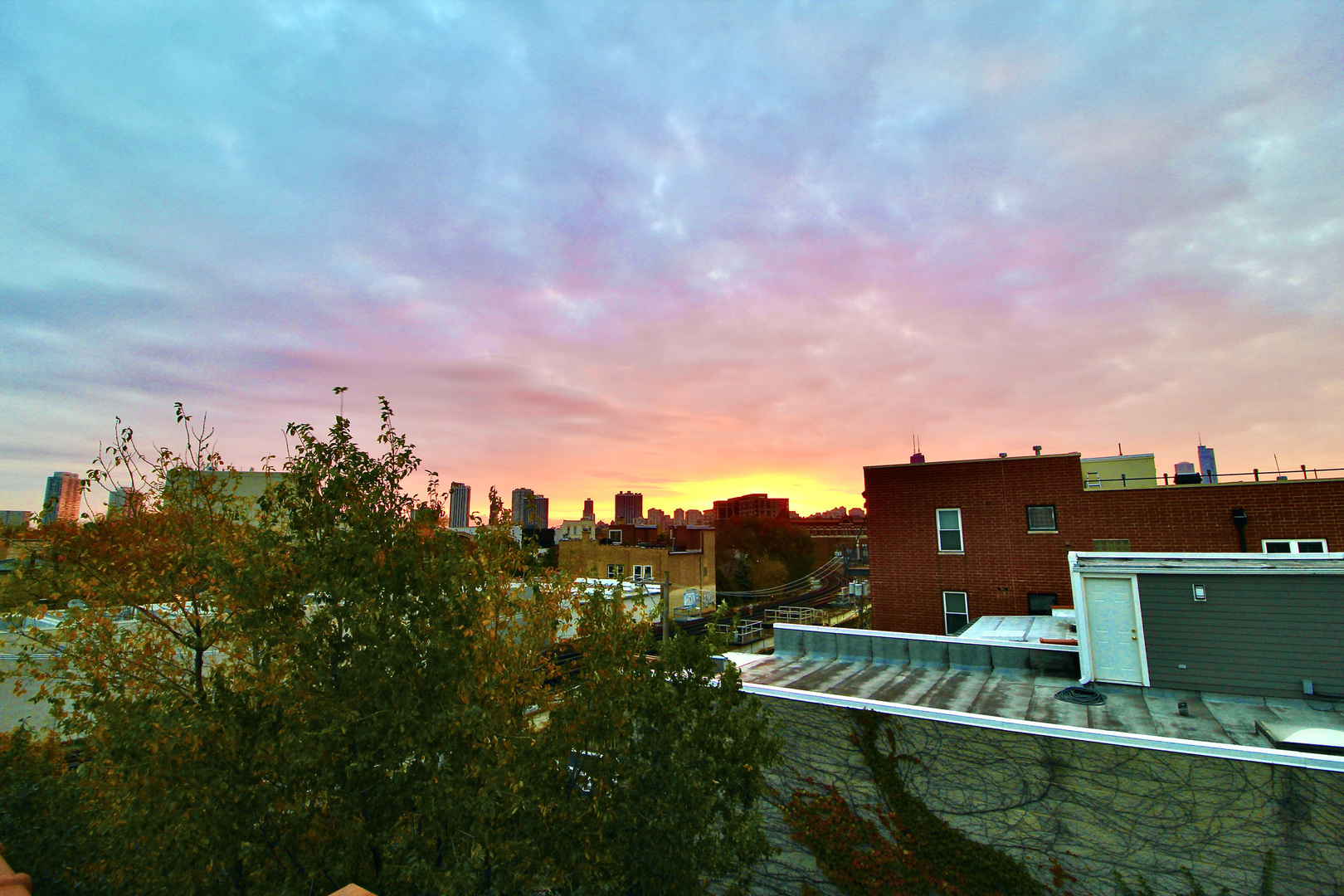 1645 N CLYBOURN Avenue Unit: 2R