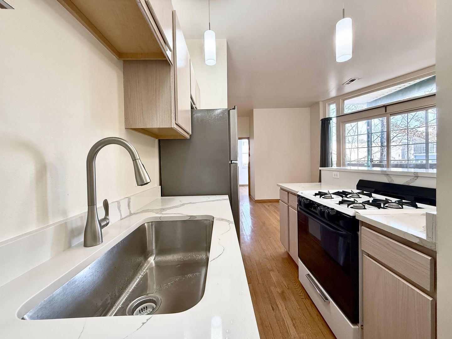 1645 N CLYBOURN Avenue Unit: 2R