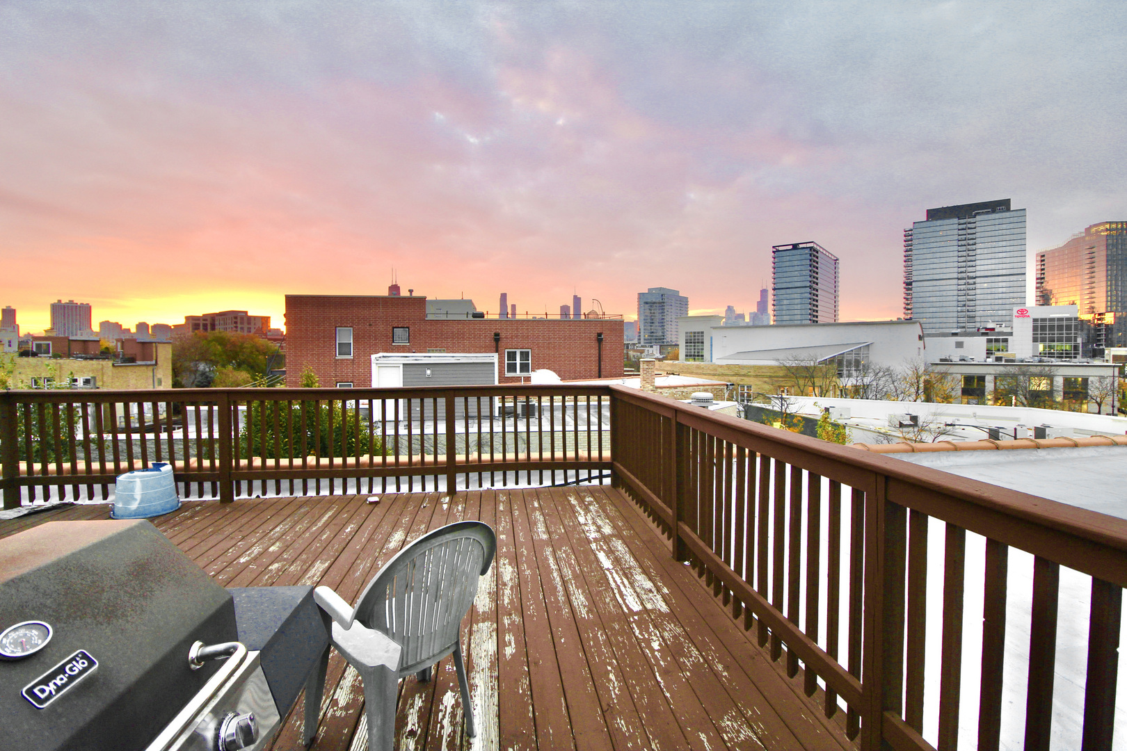 1645 N CLYBOURN Avenue Unit: 2R
