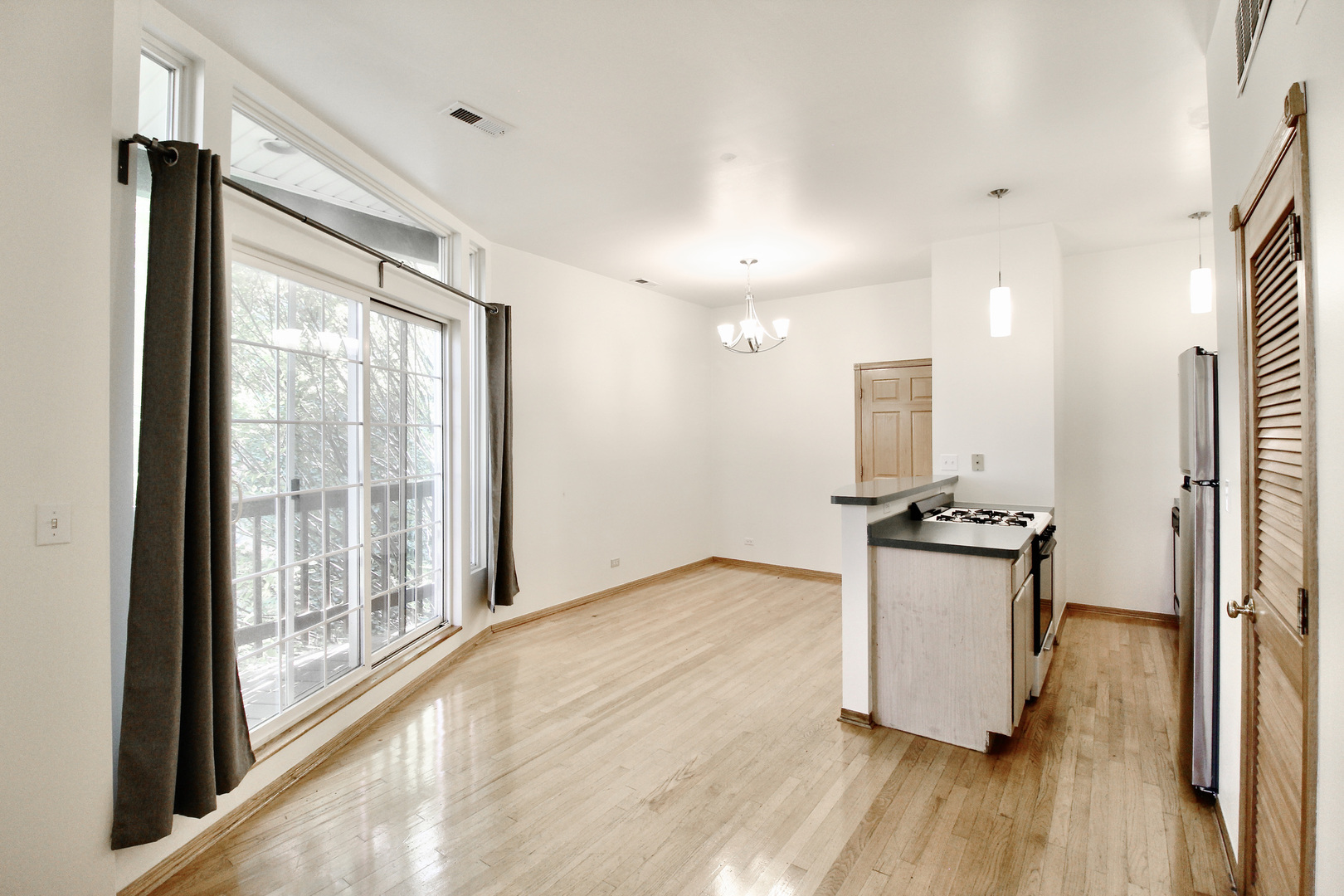 1645 N CLYBOURN Avenue Unit: 2R