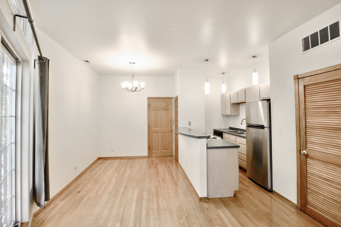 1645 N CLYBOURN Avenue Unit: 2R