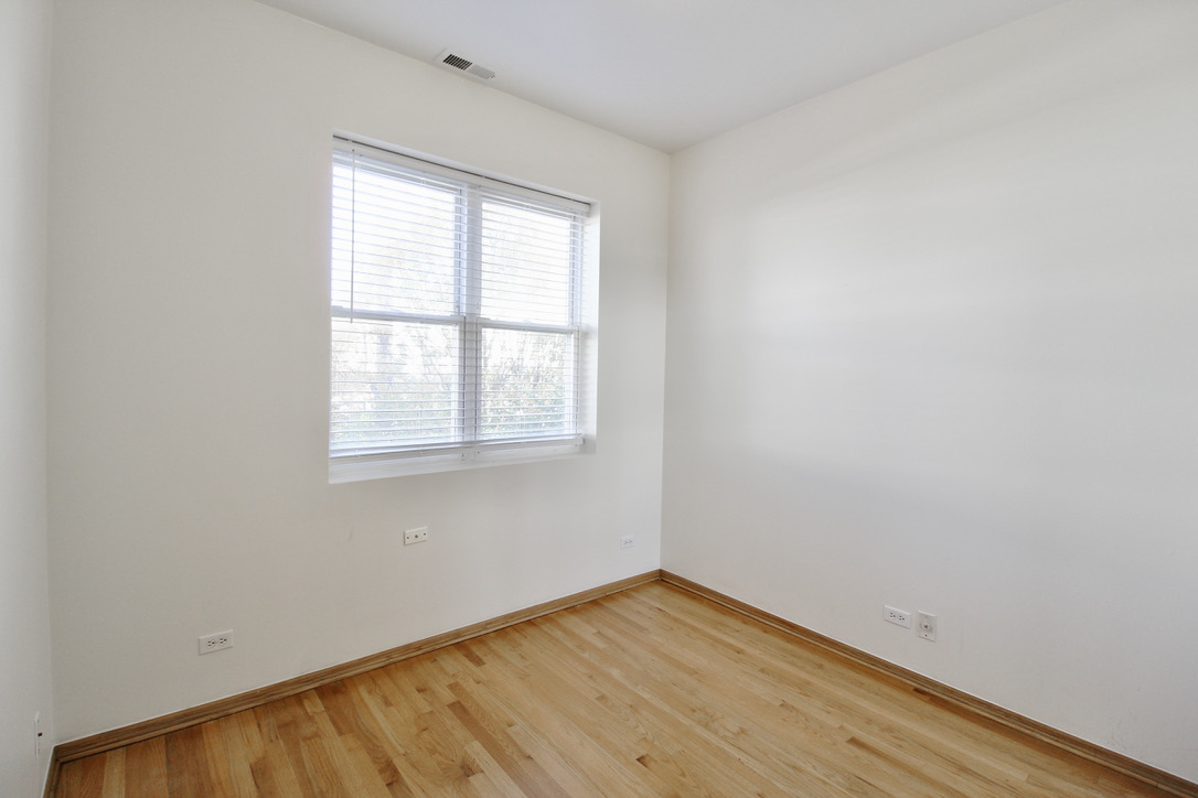 1645 N CLYBOURN Avenue Unit: 2R