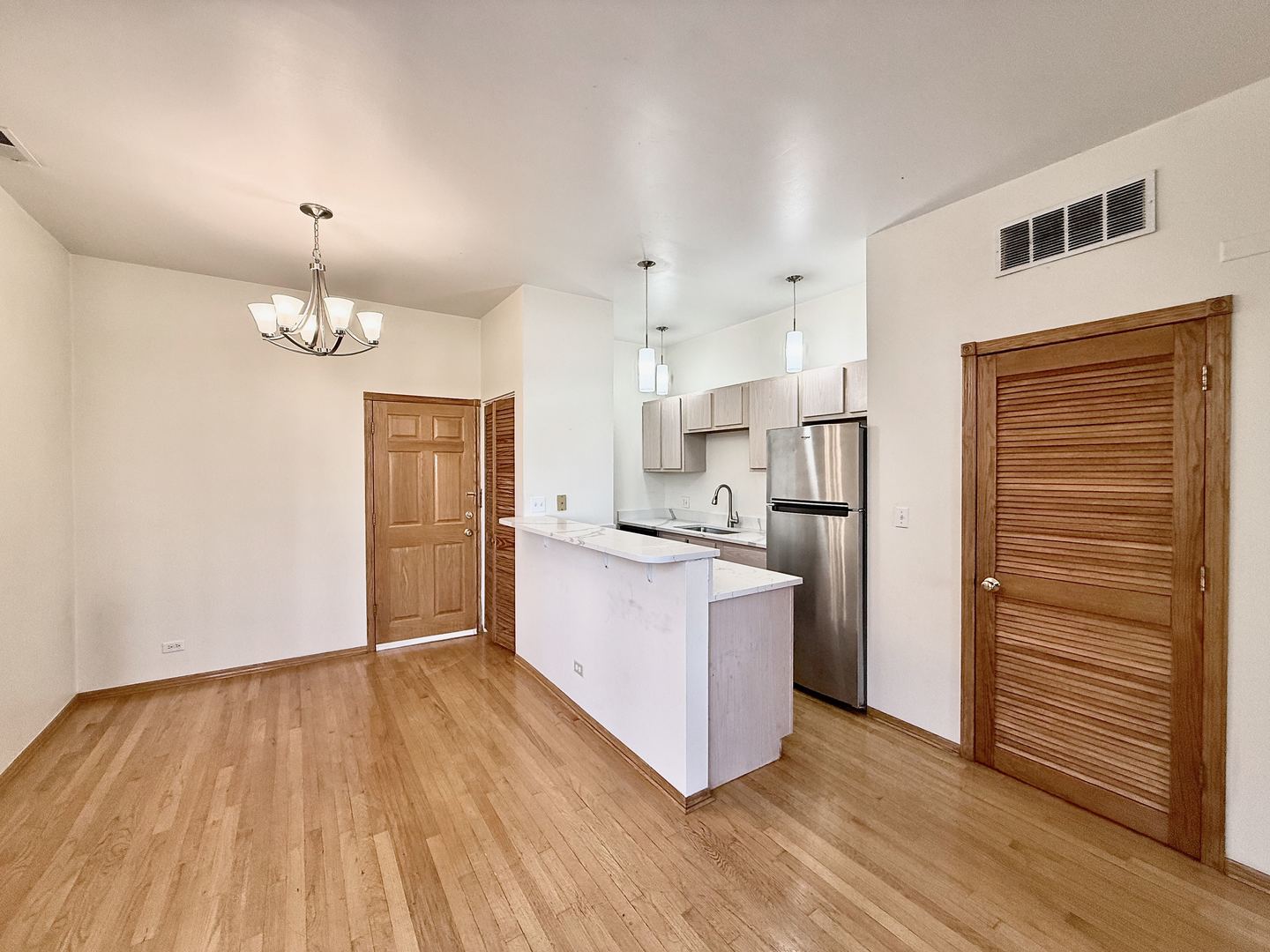 1645 N CLYBOURN Avenue Unit: 2R