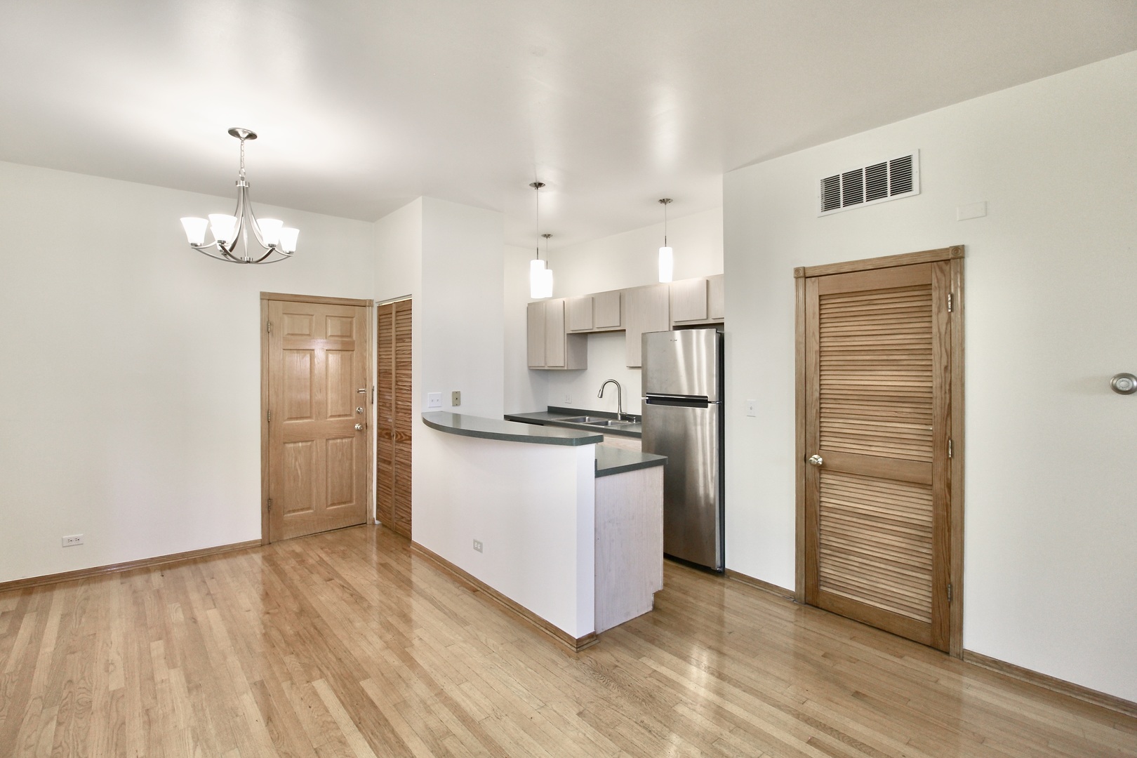 1645 N CLYBOURN Avenue Unit: 2R