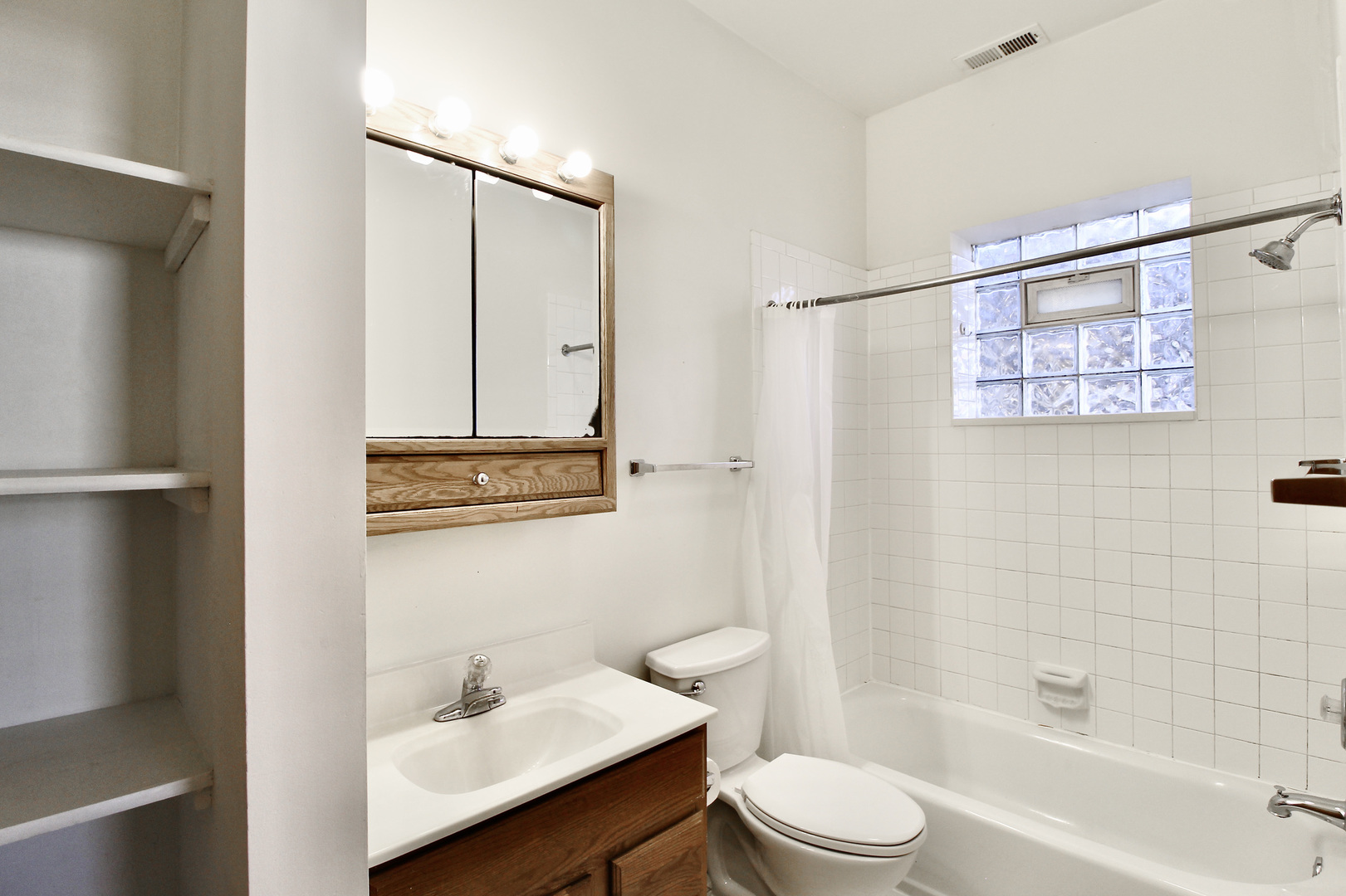 1645 N CLYBOURN Avenue Unit: 2R