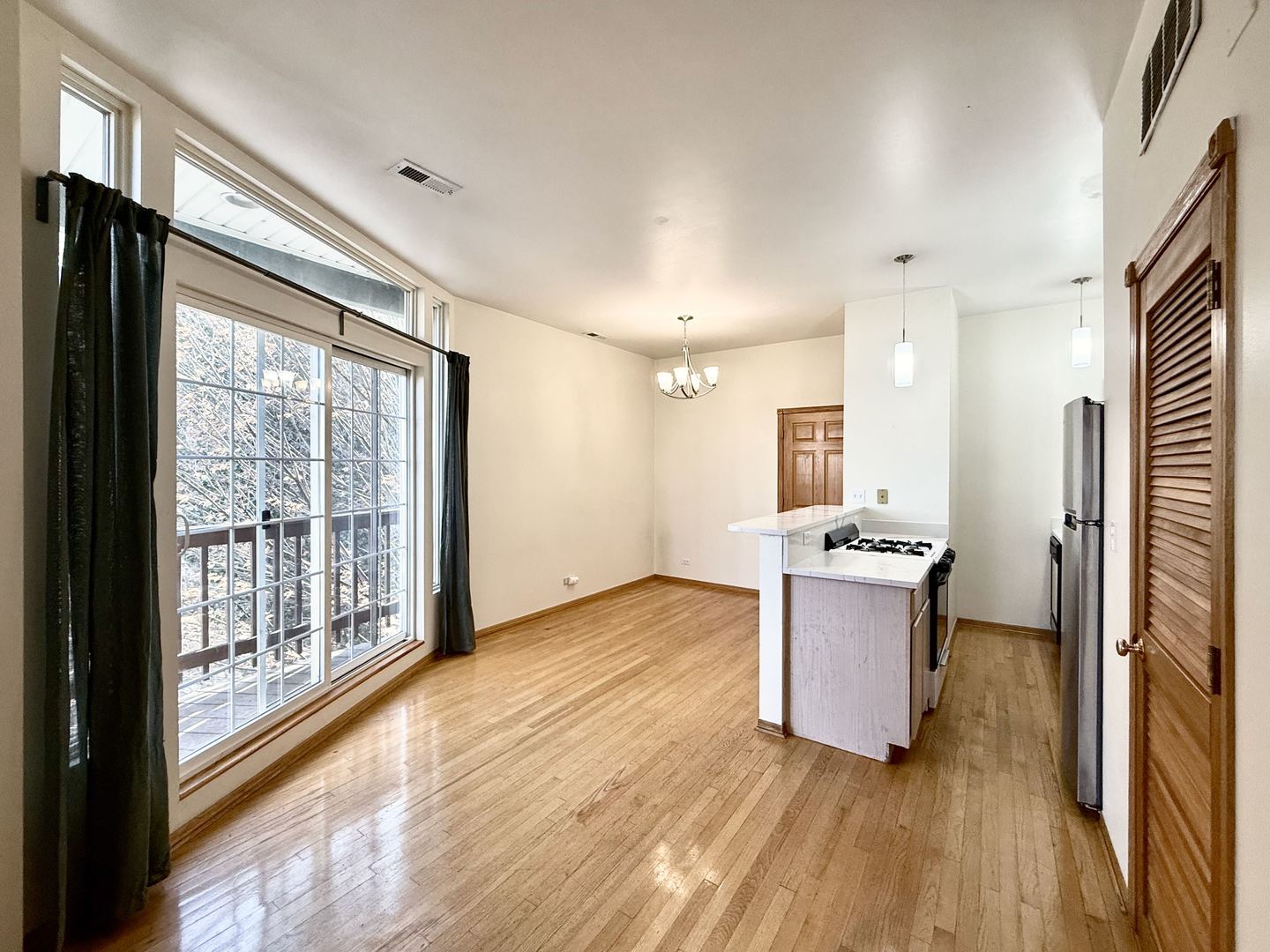 1645 N CLYBOURN Avenue Unit: 2R