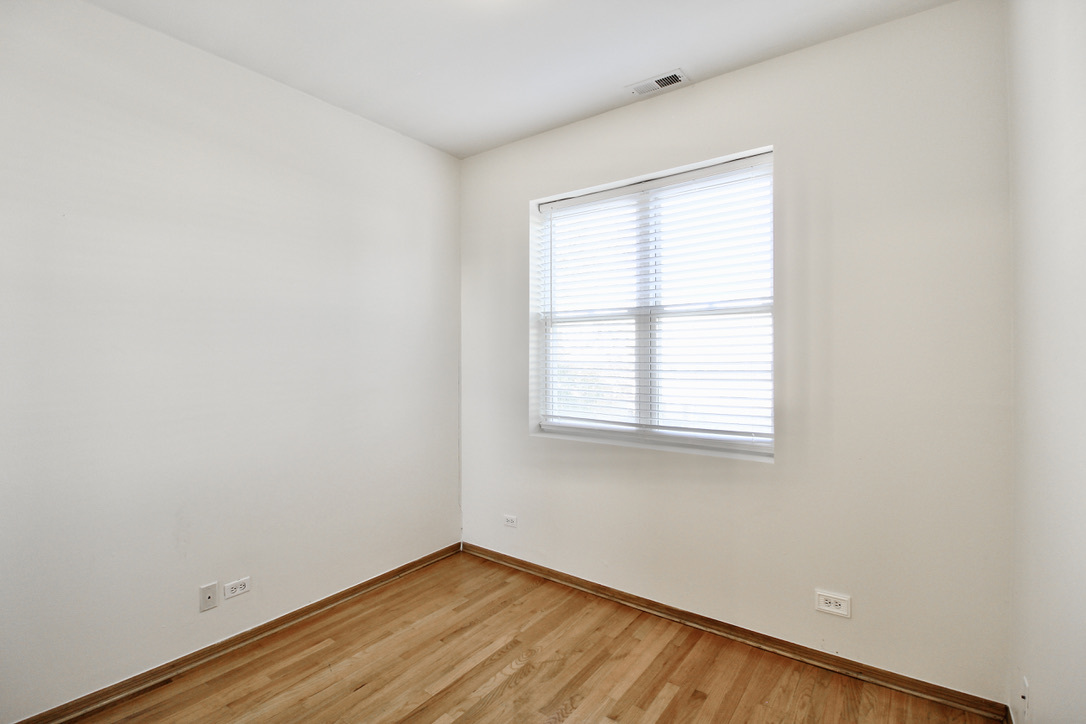 1645 N CLYBOURN Avenue Unit: 2R