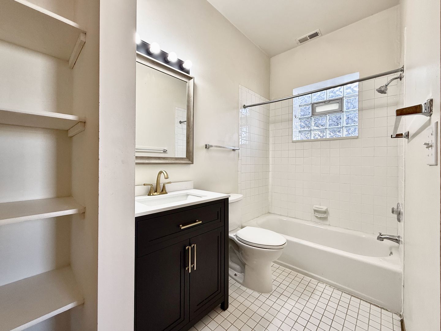 1645 N CLYBOURN Avenue Unit: 2R