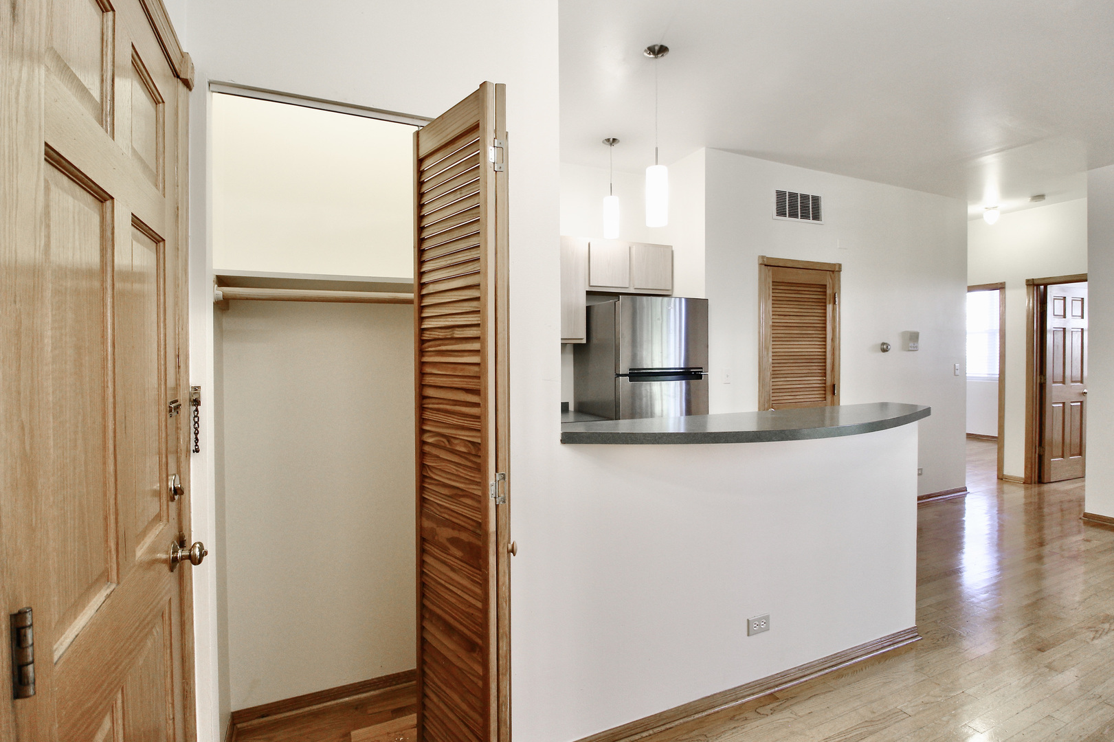 1645 N CLYBOURN Avenue Unit: 2R