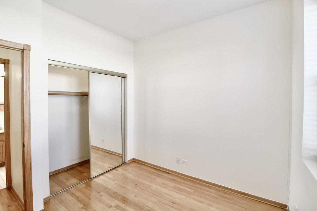 1645 N CLYBOURN Avenue Unit: 2F