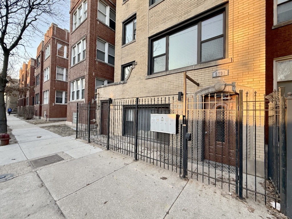 5791 N Ridge Avenue Unit: G